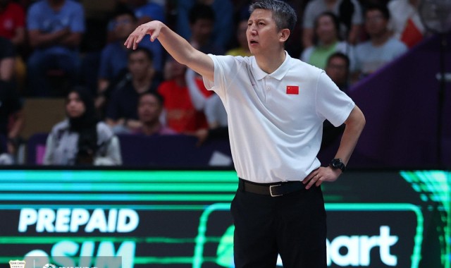 郭士强：接手男篮之后我提出帮队员提升信心 我说“错了算我的”